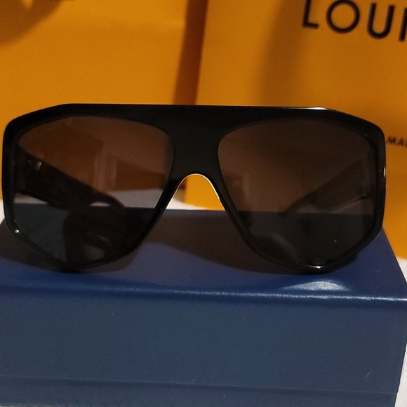 Louis Vuitton sunglasses - Picture 1 of 5